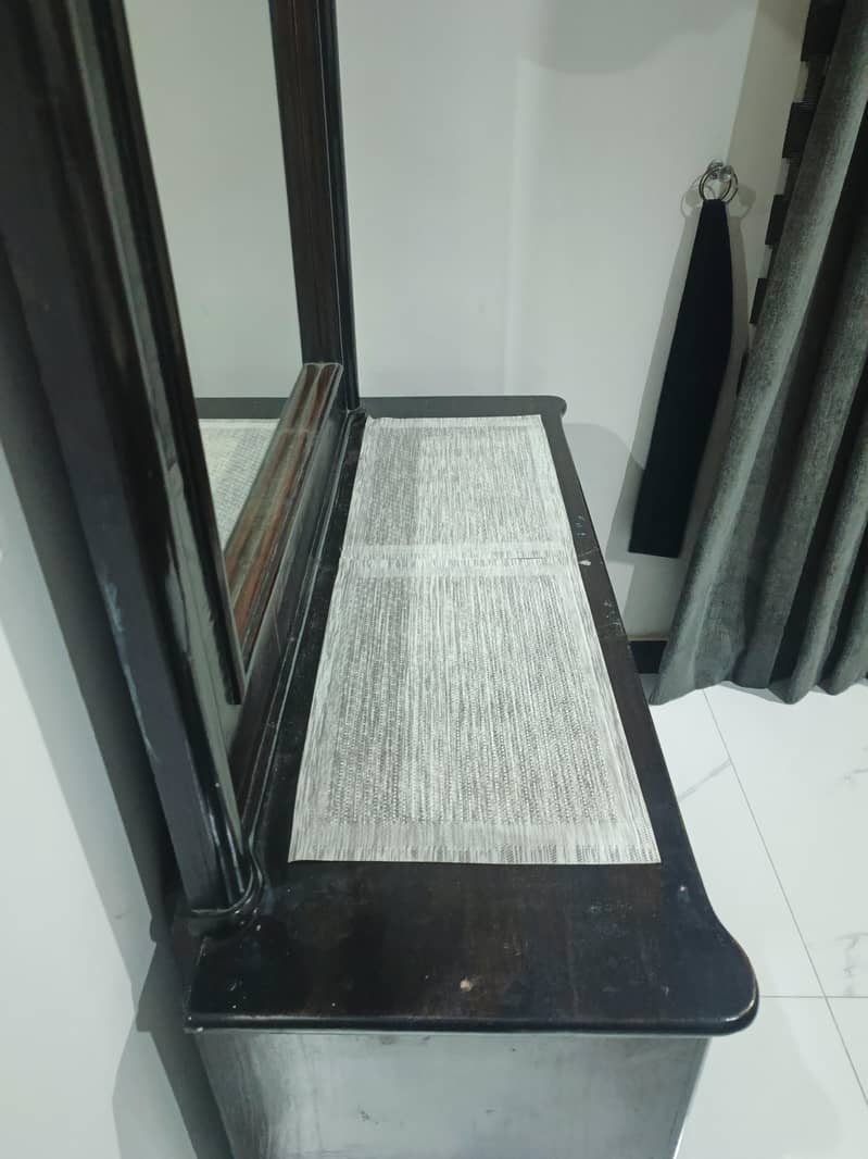 Dressing table 0