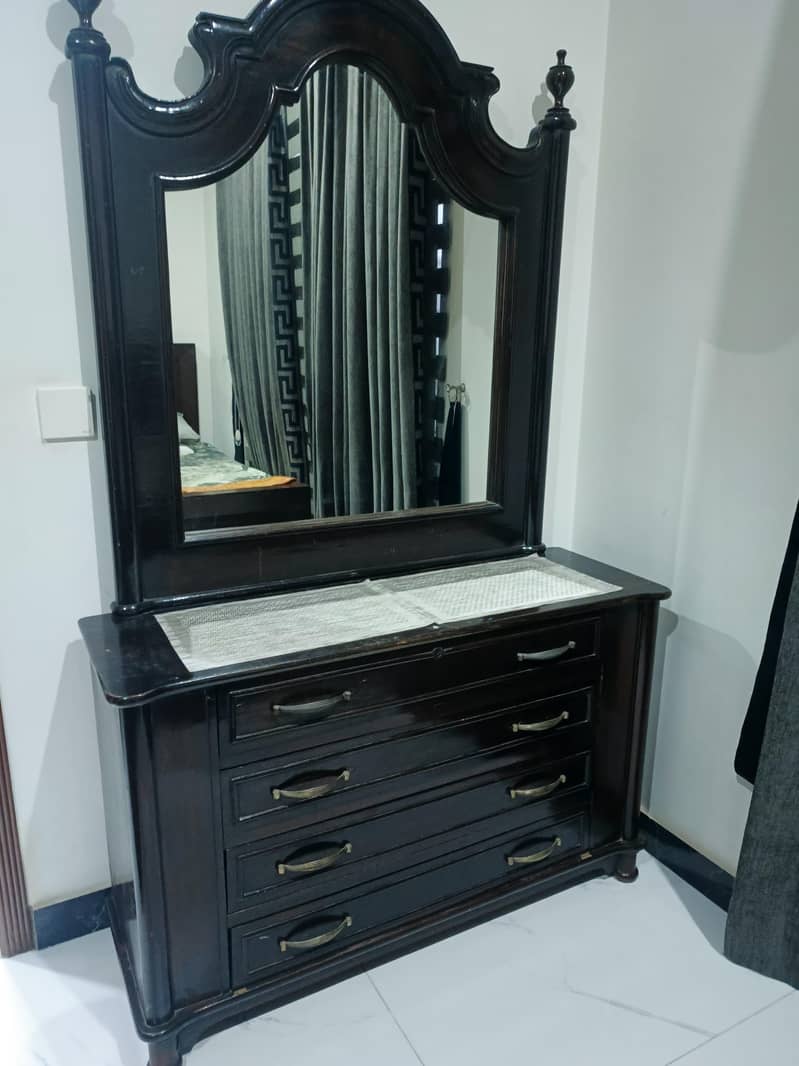 Dressing table 3