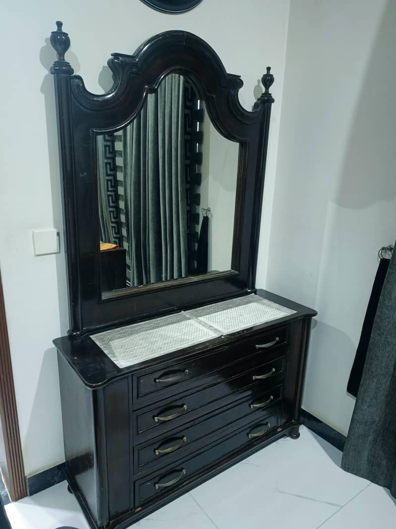 Dressing table 4