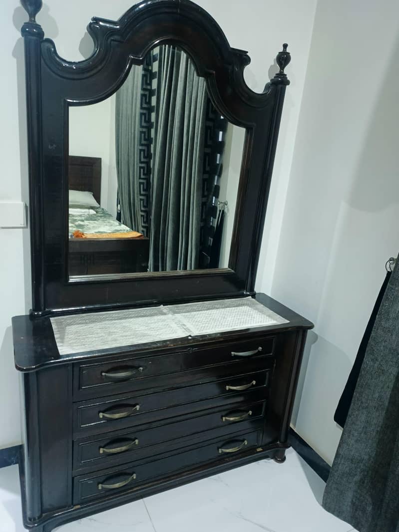Dressing table 6