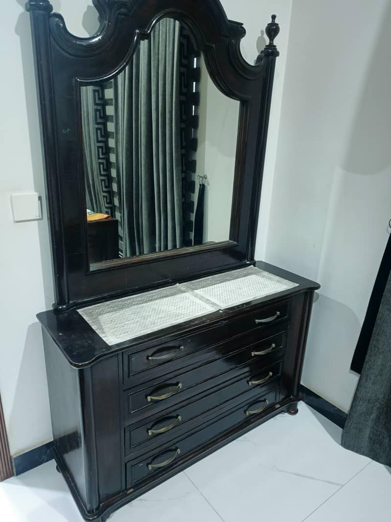 Dressing table 7