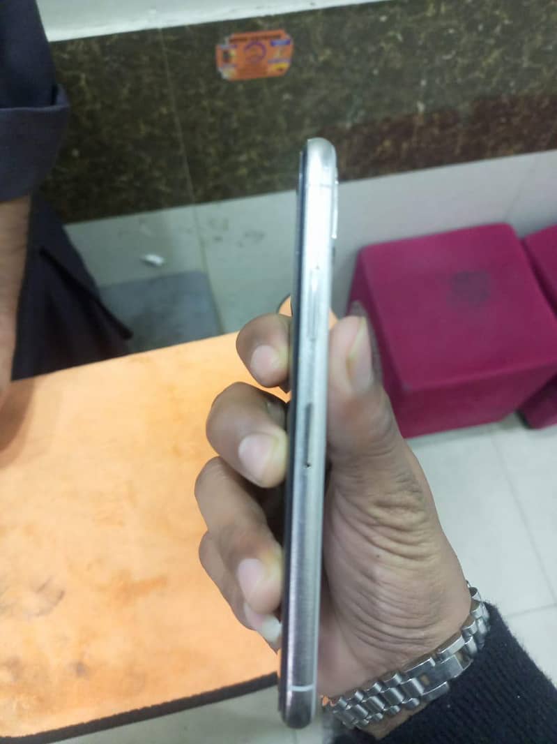 Apple iPhone X 3