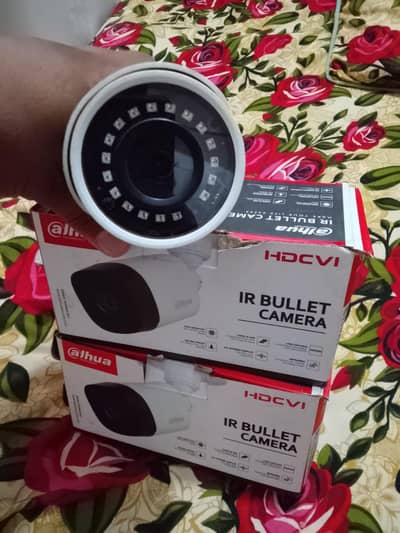 3CCTV CAMETA LOT 2 DAHUA with box +1 EZ-IP-700