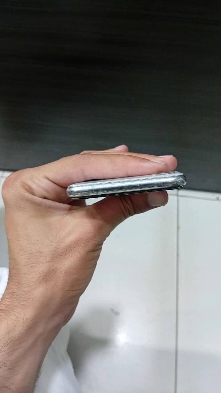 Apple iPhone X 3