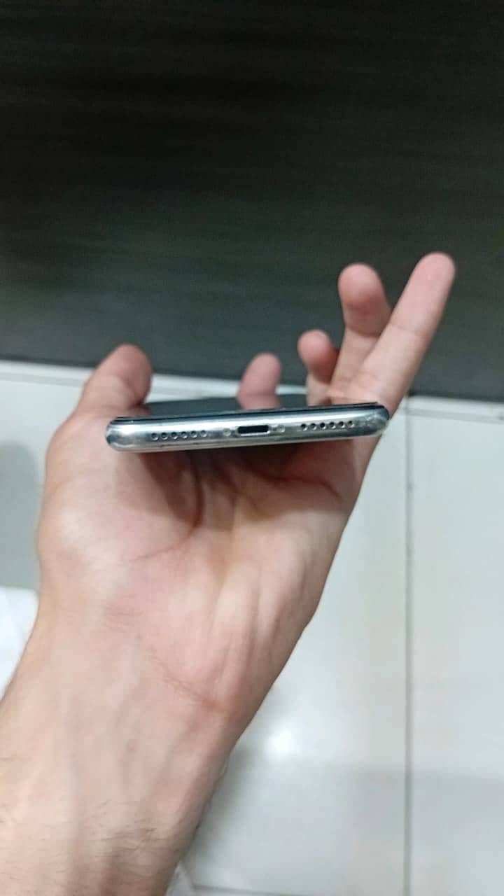 Apple iPhone X 5