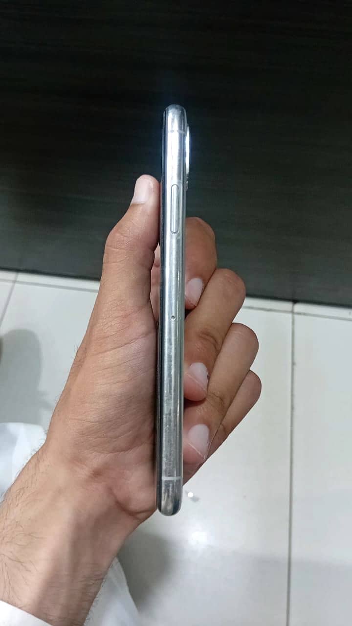 Apple iPhone X 6