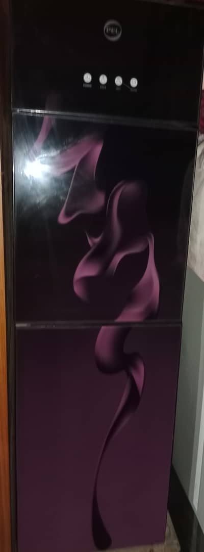 Water dispenser and mini fridge