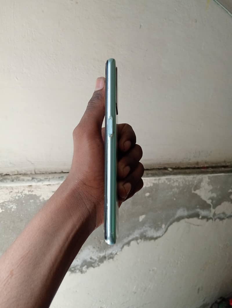OPPO A76 3