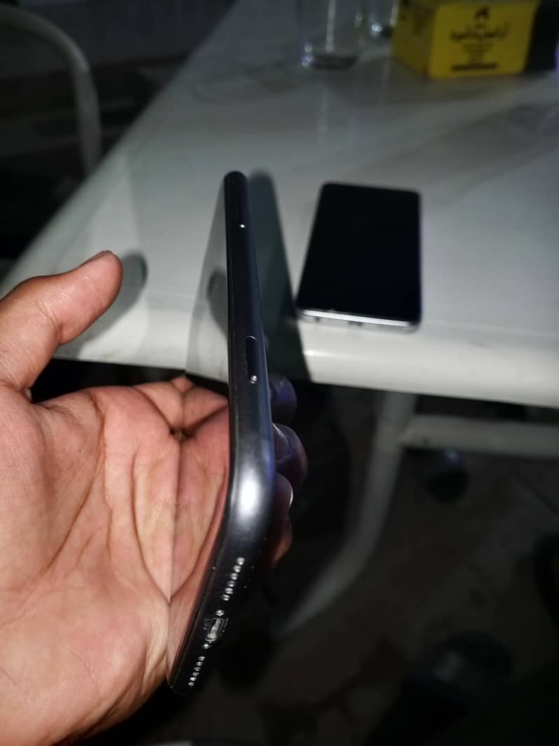 Apple iPhone 11 3