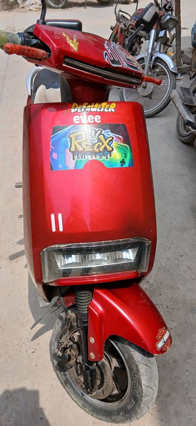 Company Evee Model C1 Tyre is New condition and battery is New