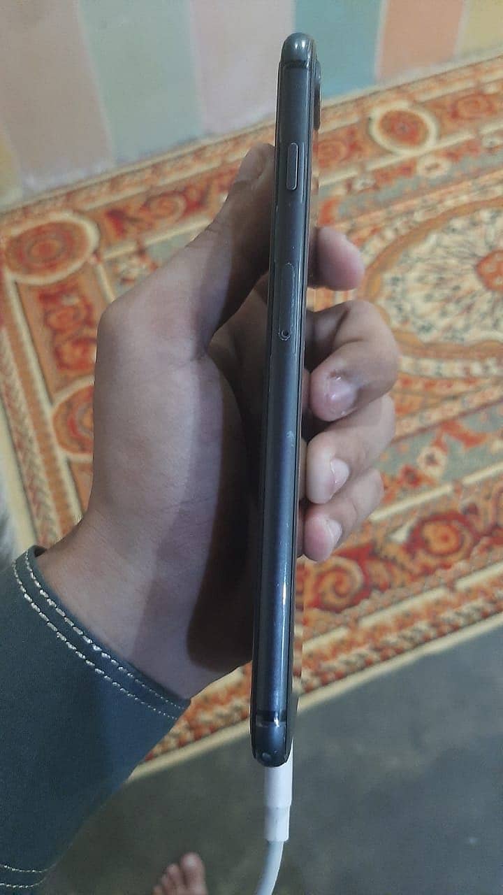 Apple iPhone 8 Plus 3