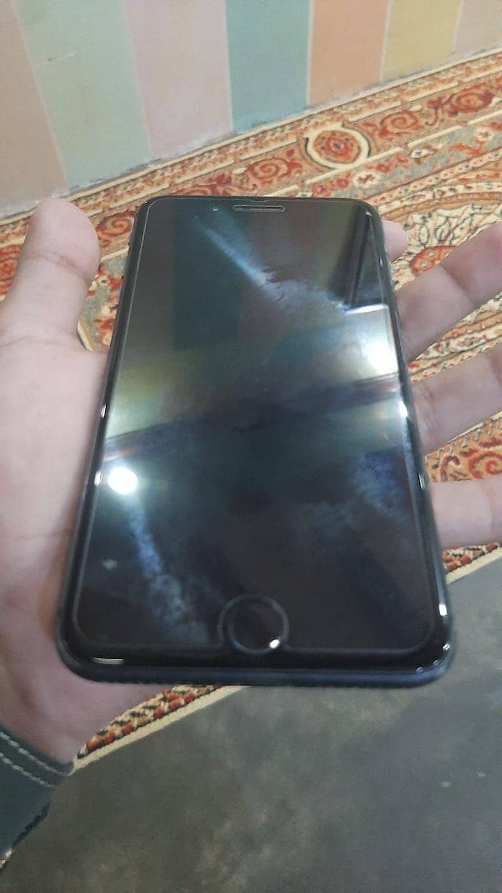 Apple iPhone 8 Plus 4