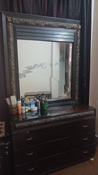 DRESSING TABLE