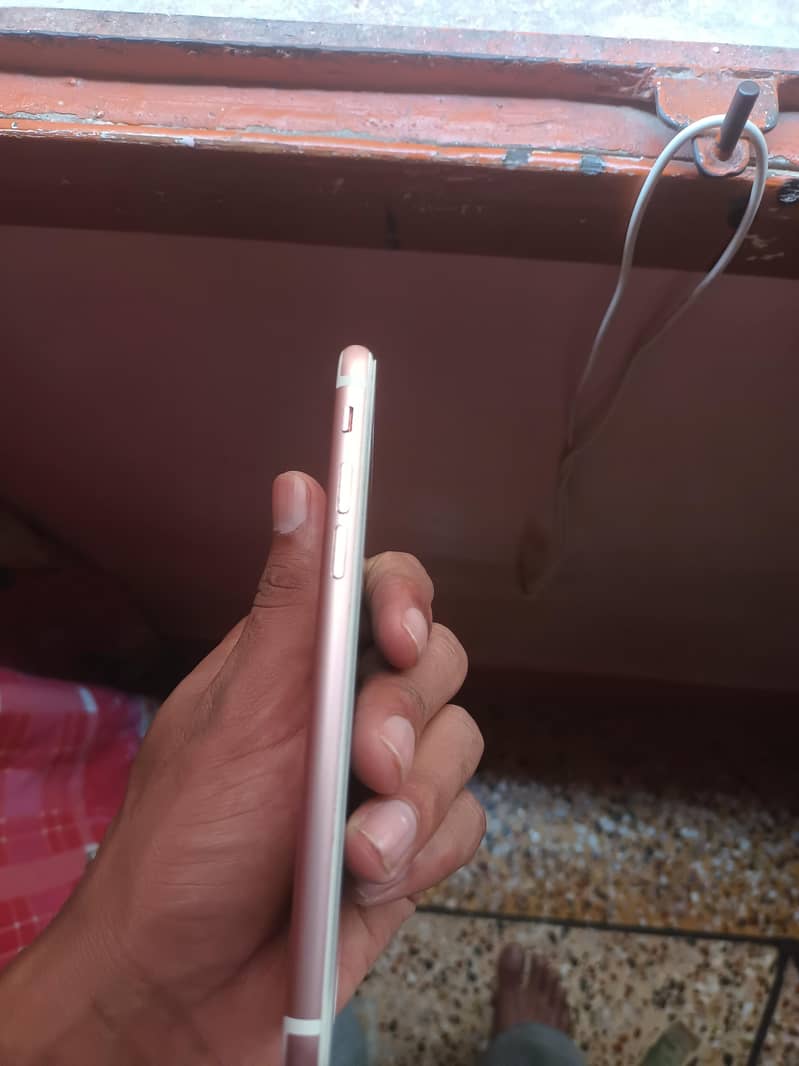 Apple iPhone 7 2