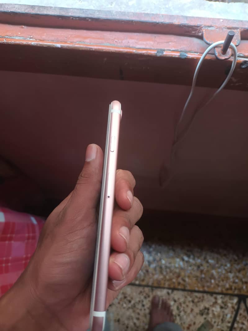 Apple iPhone 7 3