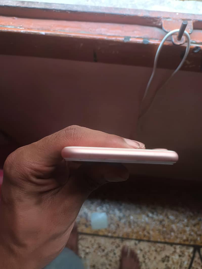 Apple iPhone 7 4
