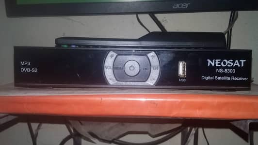2 dishes (4.5 ft & 2ft) with receiver ( Newsat 8300) and 3 LNB'S