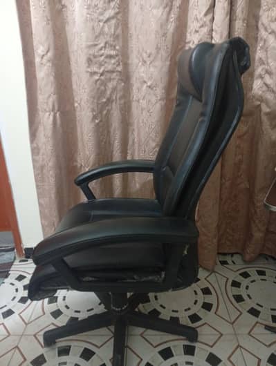 used but like new and rotating chair