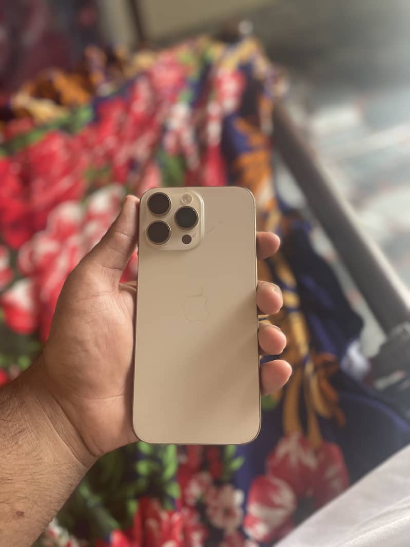 Apple iPhone 16 Pro Max 0