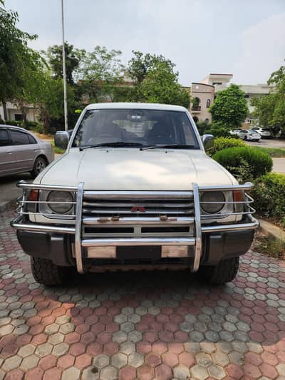 Mitsubishi Pajero 1992