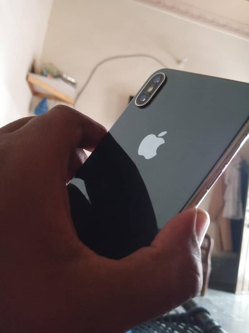 Apple iPhone XS Max 0
