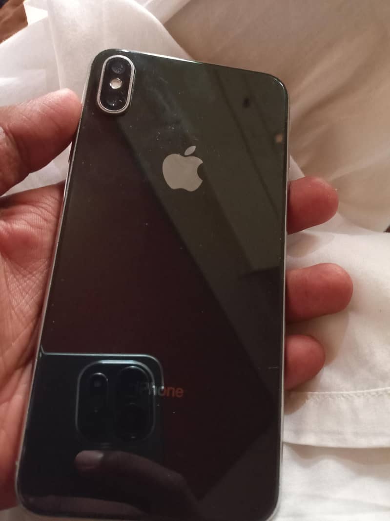 Apple iPhone XS Max 3
