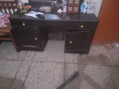 dressing table and mirror