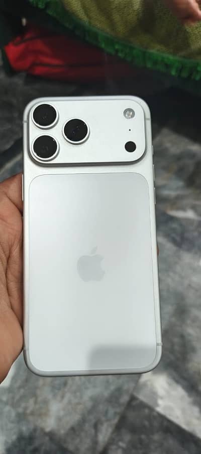 Apple iPhone 17 Pro Max 100% 50 cycles