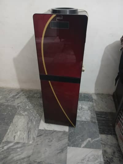Homage water dispenser