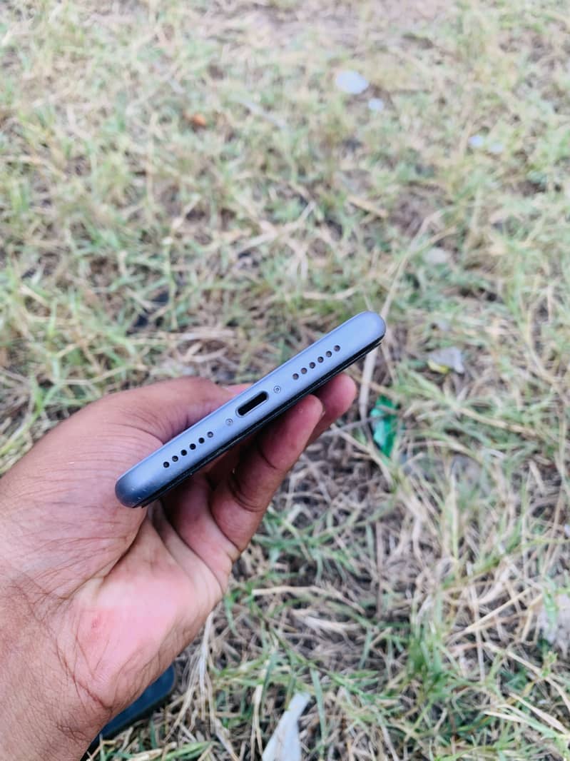 Apple iPhone 11 4