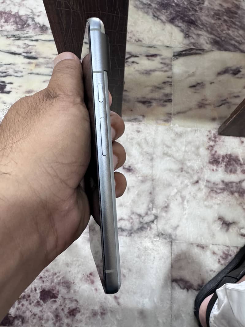 Google Pixel 8 4