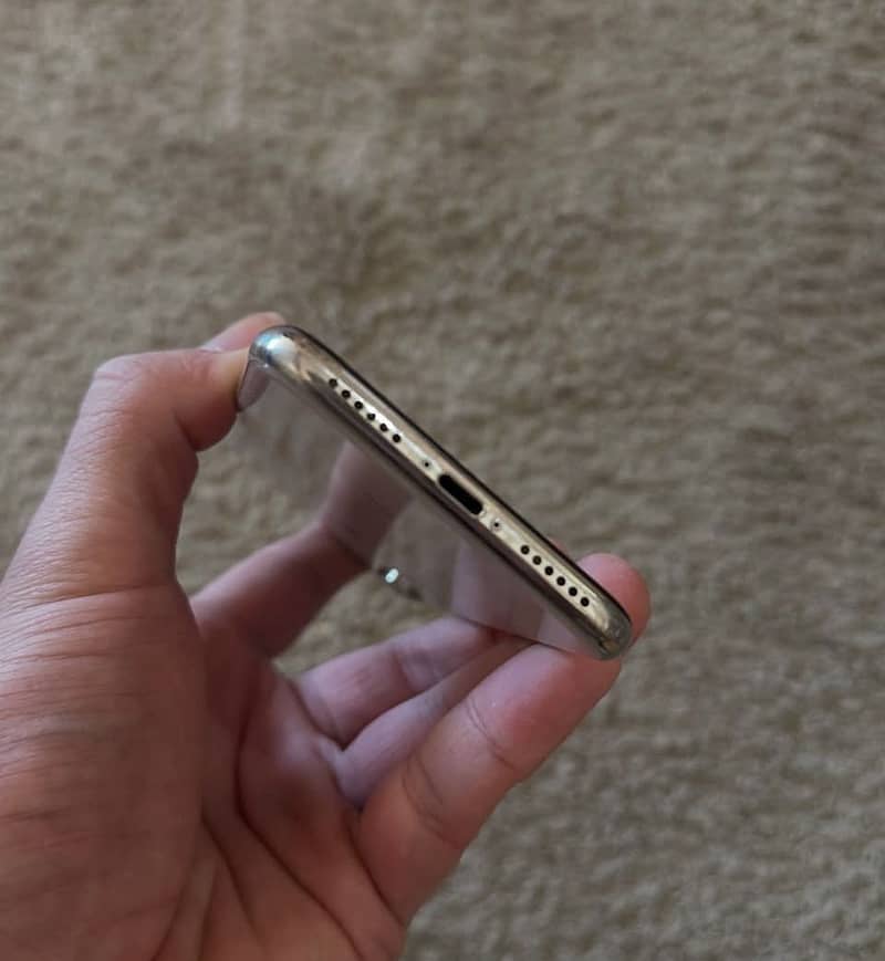 Apple iPhone X 5