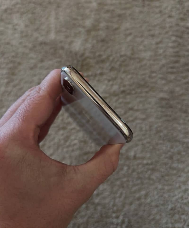 Apple iPhone X 6