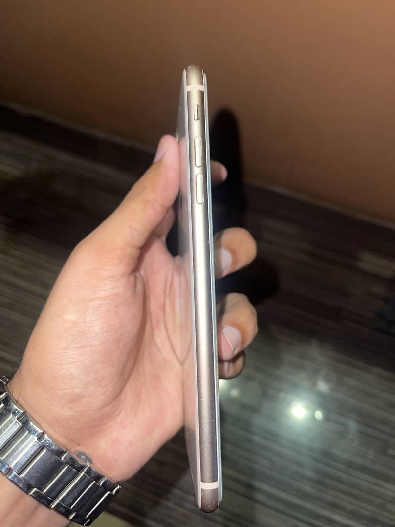 Apple iPhone 8 Plus 5