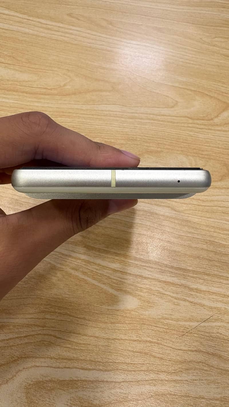 Google Pixel 7 4