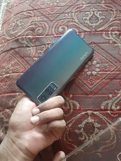 Vivo Y31 fresh peace hai 6/128 memory hai dibba nhi hai charger sath h