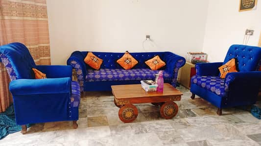 7 seter  sofa set with table  Urgent  sell