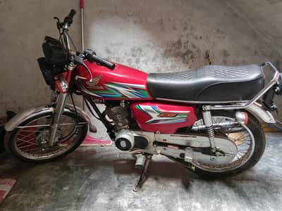 Honda 125 red color 23 model home used gari bilkul saaff or geniun hai
