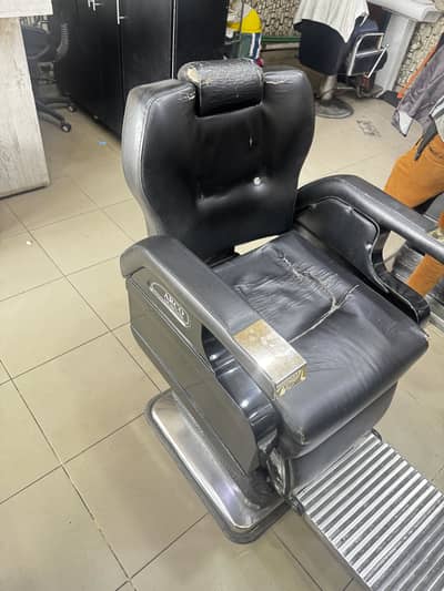 Barber chairs and pedicure unite
