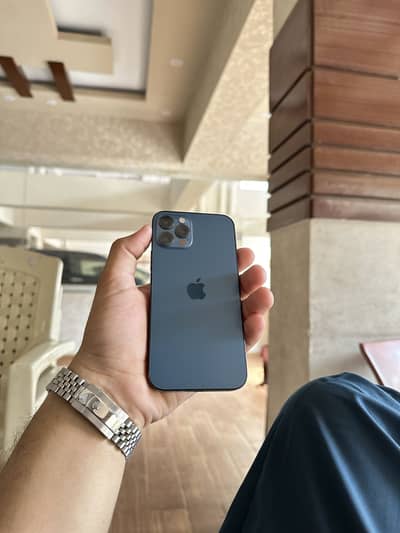 Apple iPhone 12