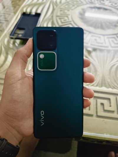 Vivo V30