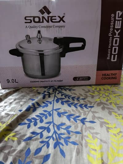 sonex pressure cooker 7LITRE brand new box pack