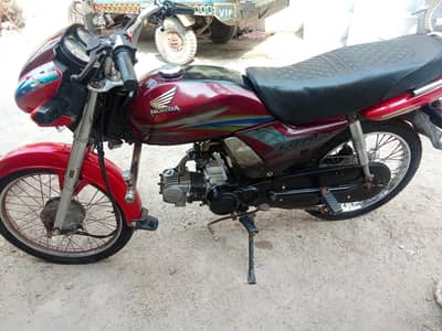 Honda dream 17/18 model