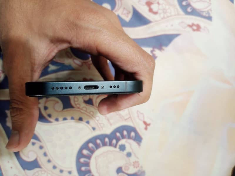 Apple iPhone 13 2