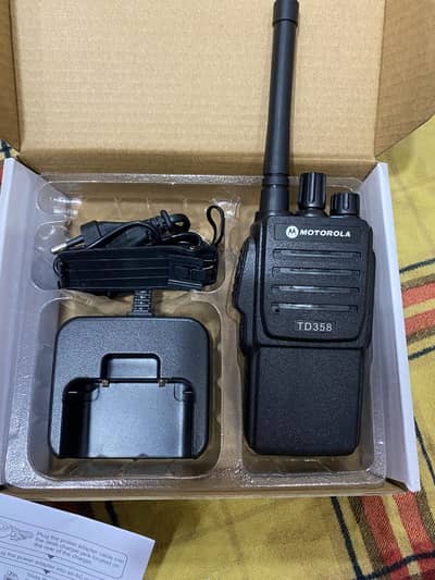 Motorola TD358 Long Range Walkie Talkies, 4500mAh UHF 2 Way radios