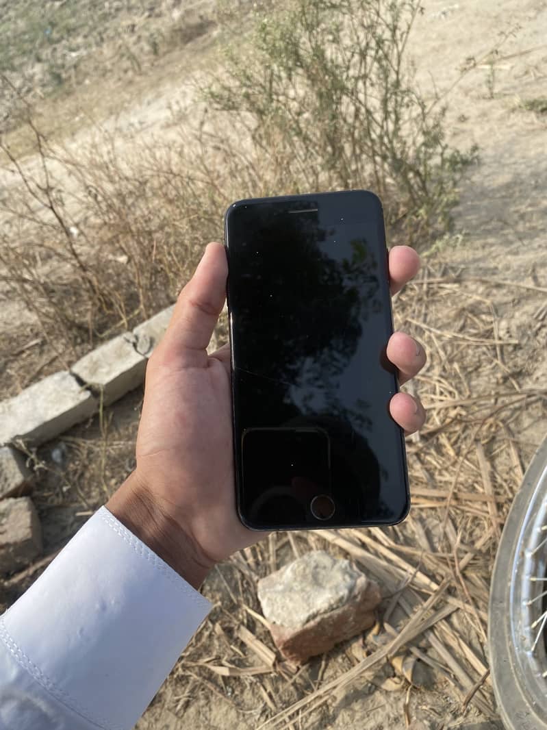 Apple iPhone 7 Plus 1