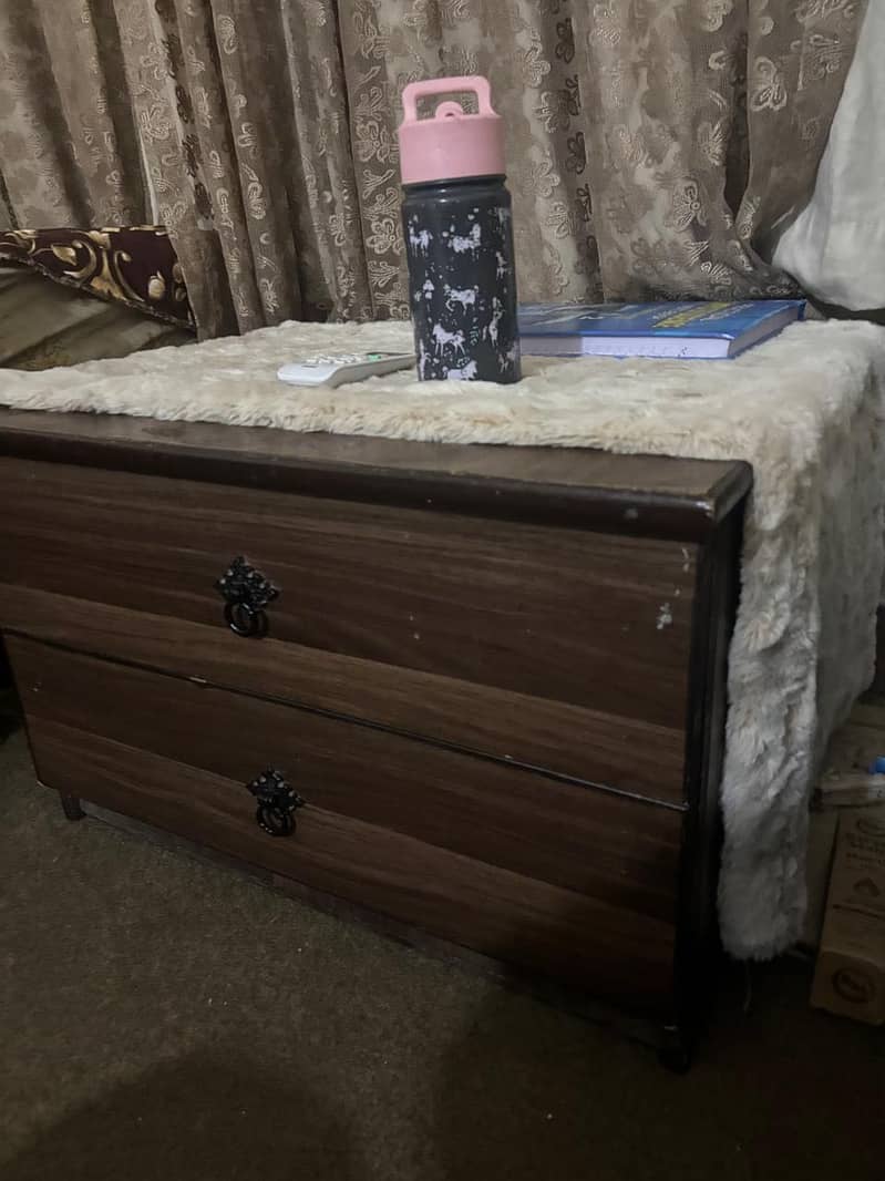Bed set including side table and dressing table 3