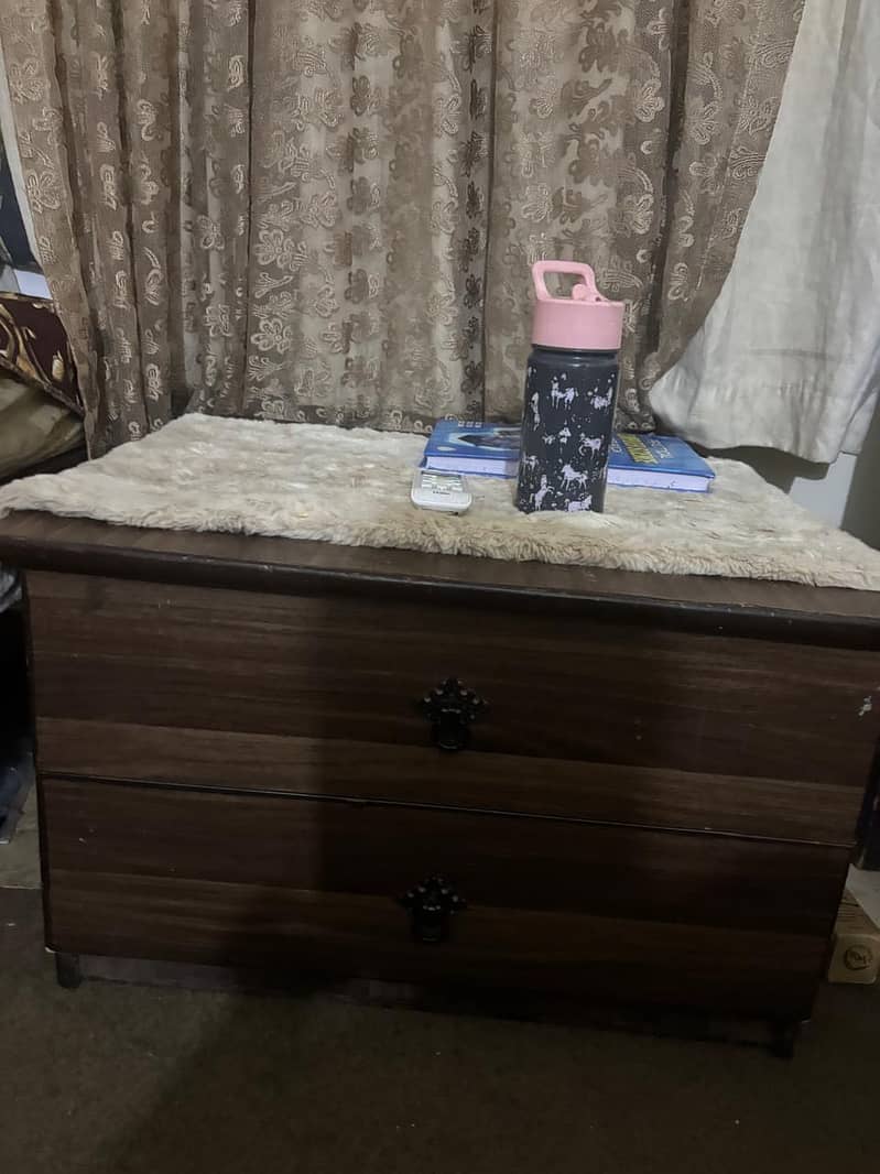 Bed set including side table and dressing table 4