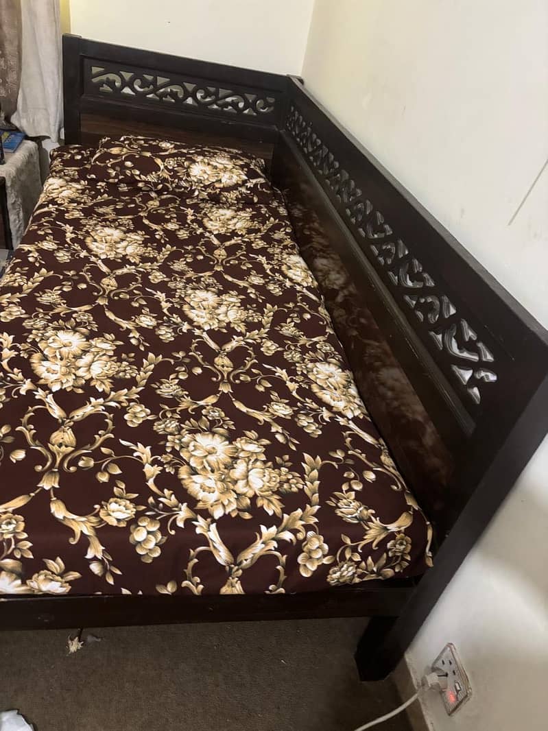 Bed set including side table and dressing table 5