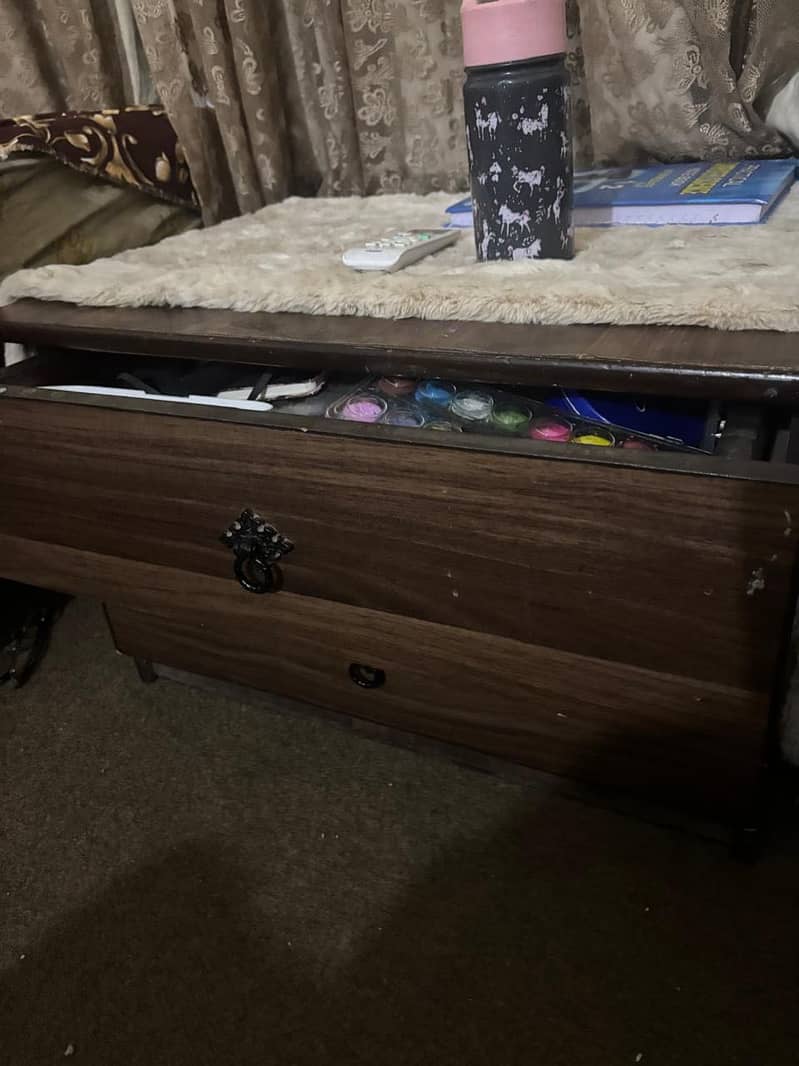 Bed set including side table and dressing table 6